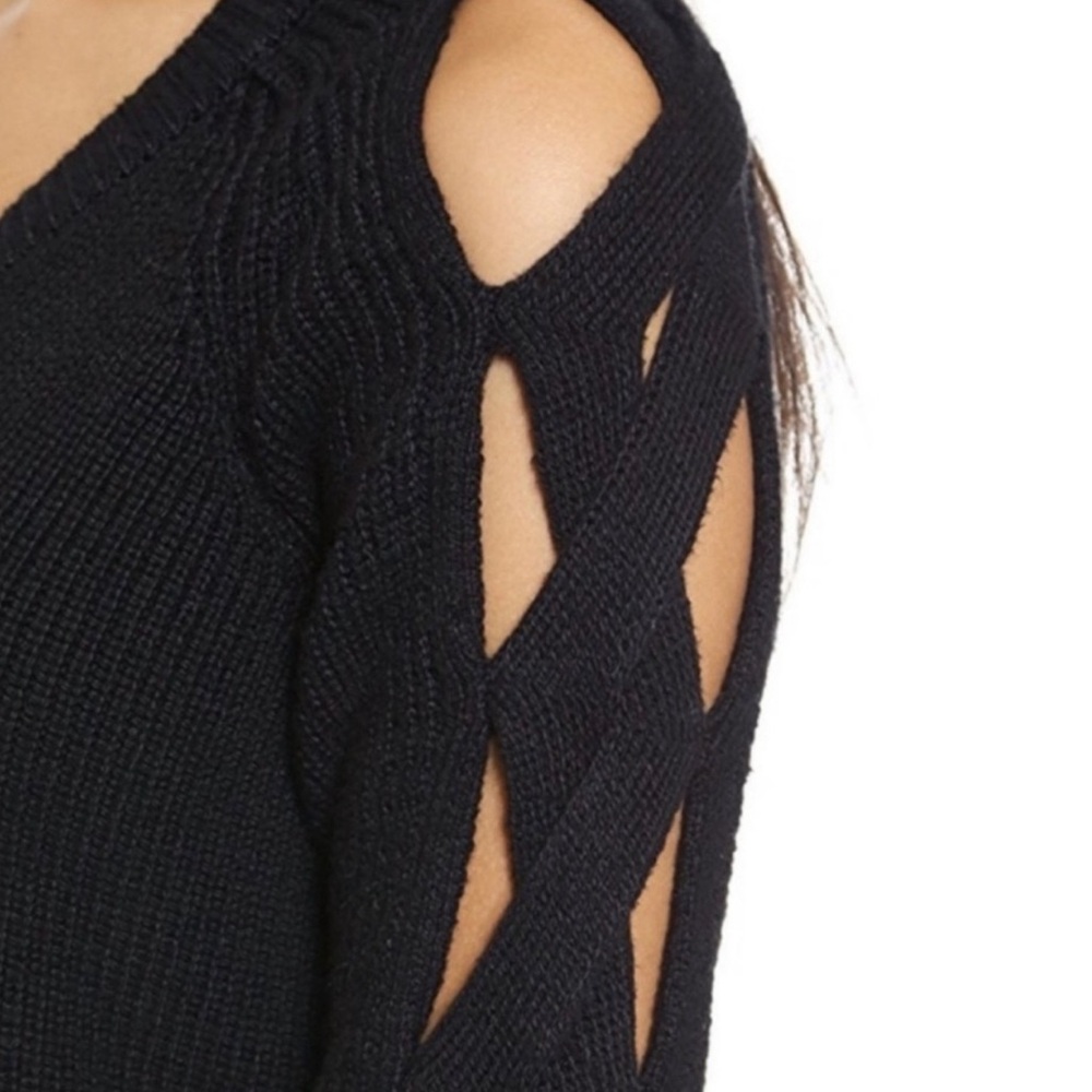 Milly Crisscross open long sleeve V- Neck Sweater M. - Picture 3 of 9